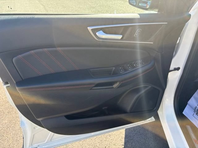 Certified 2022 Ford Edge ST-Line w/ Class II Trailer Tow Package AWD/4WD image 14