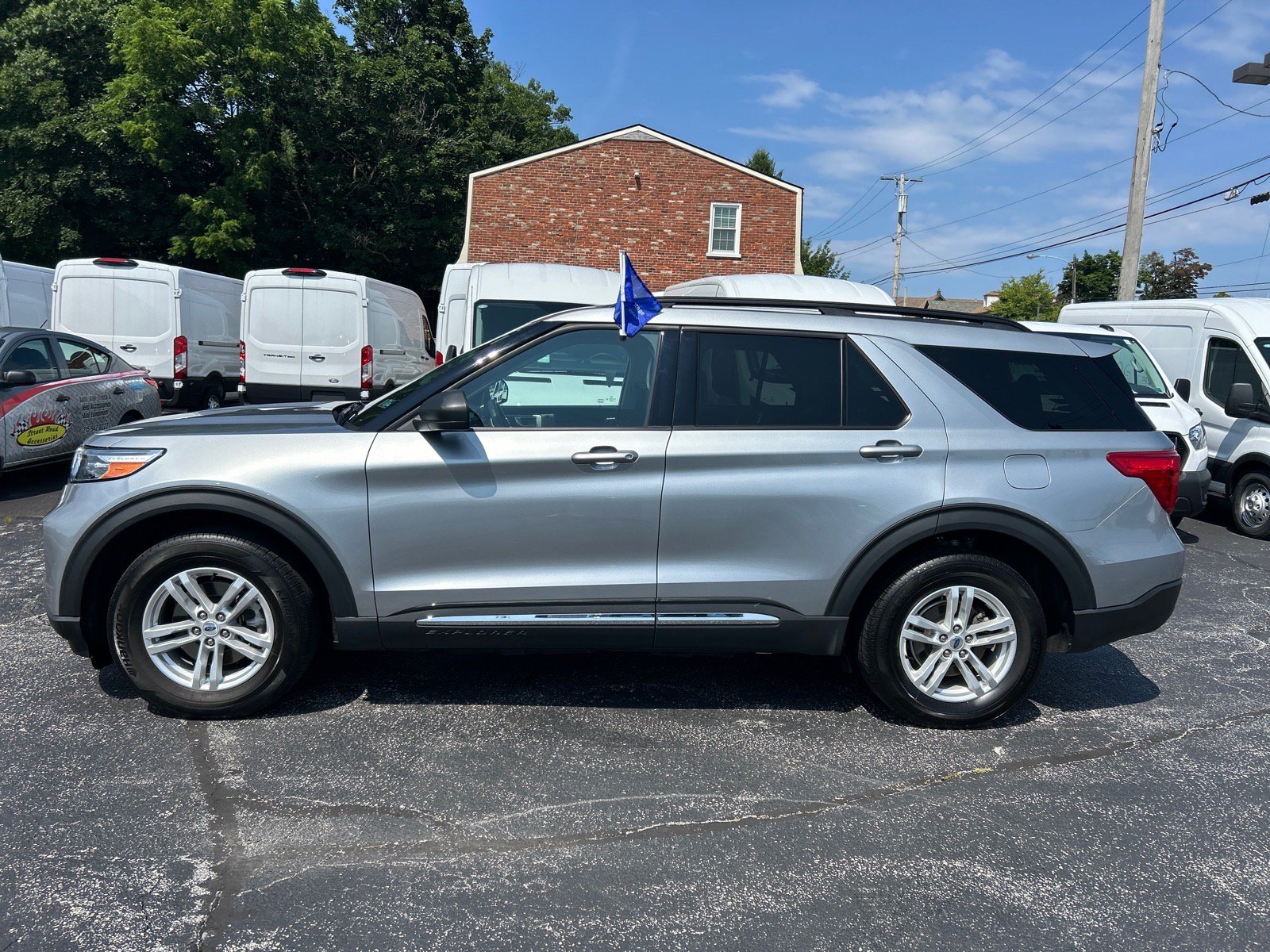 Certified 2023 Ford Explorer XLT w/ Equipment Group 202A AWD/4WD image 4