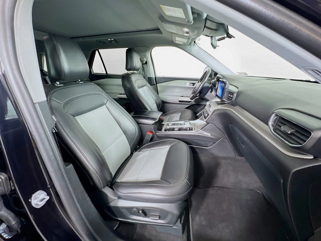 Certified 2024 Ford Explorer XLT w/ Equipment Group 202A image 34