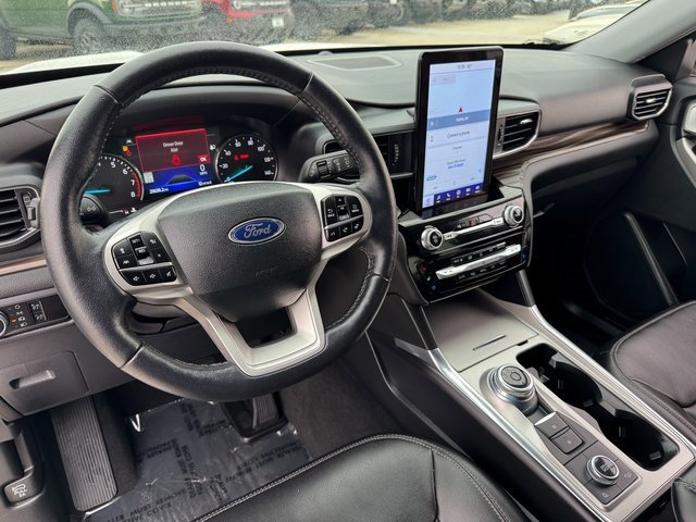 Certified 2023 Ford Explorer Limited w/ Limited Technology Package image 3