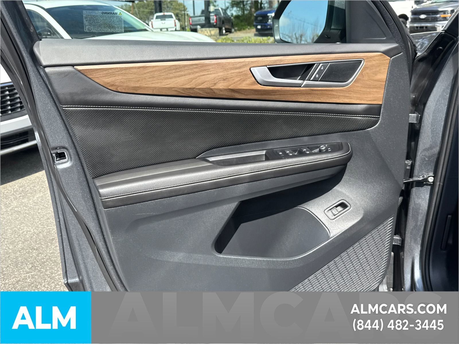 Used 2025 Volkswagen Atlas SE FWD image 12