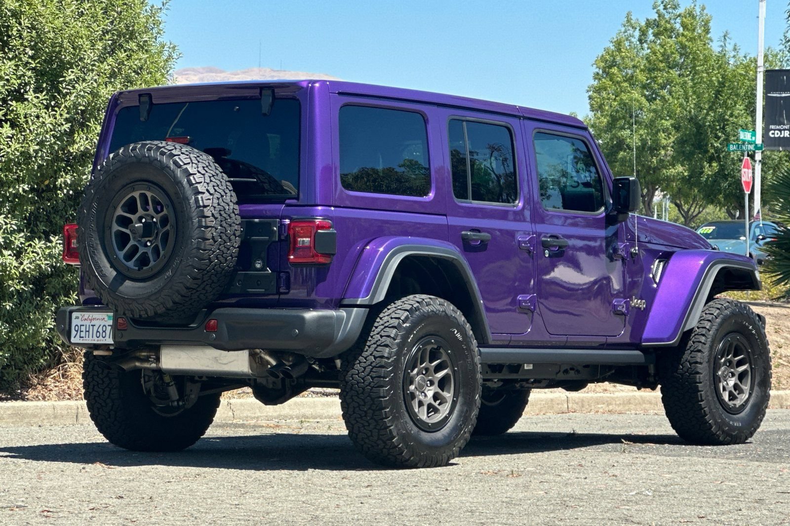 Used 2023 Jeep Wrangler Unlimited Rubicon 392 w/ Xtreme Recon 35" Tire Package AWD/4WD image 3