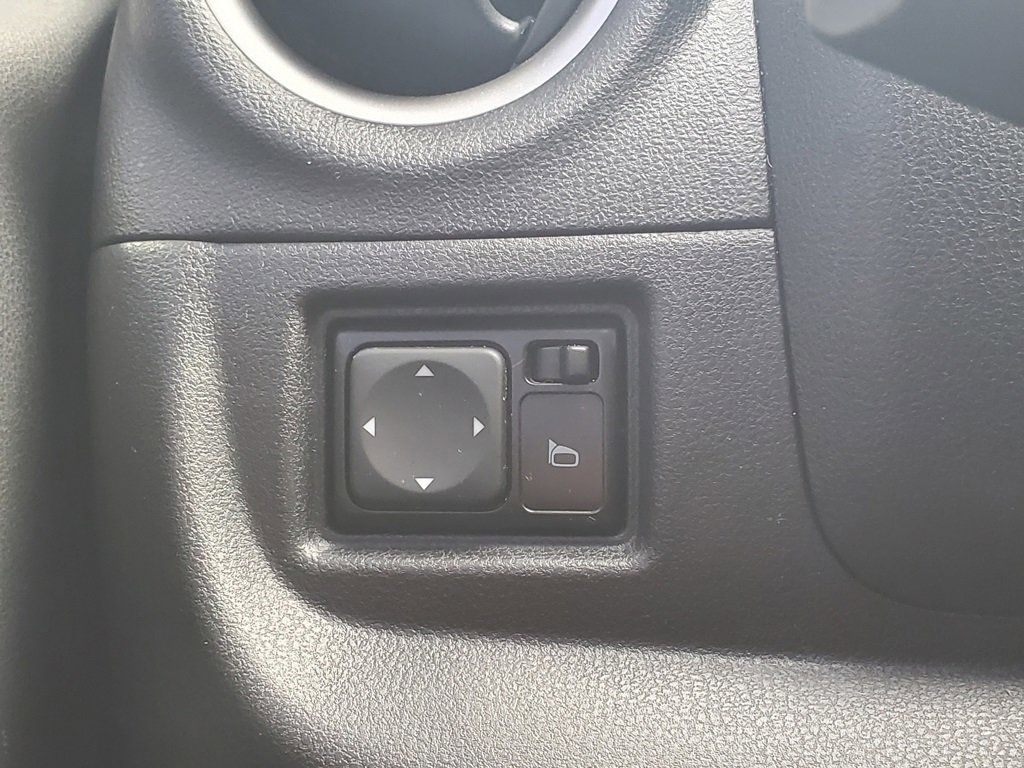 Used 2018 Nissan Versa SV w/ SV Special Edition Package image 15