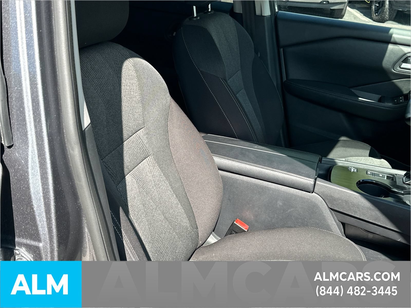 Used 2025 Nissan Rogue SV FWD image 32