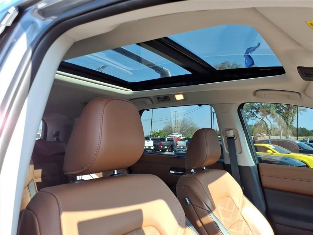 Used 2023 Nissan Pathfinder Platinum image 7