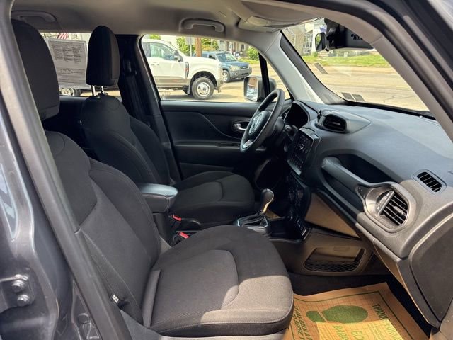Used 2023 Jeep Renegade Latitude AWD/4WD image 31