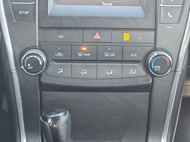 Used 2017 Toyota Camry SE w/ Moonroof Package FWD image 17