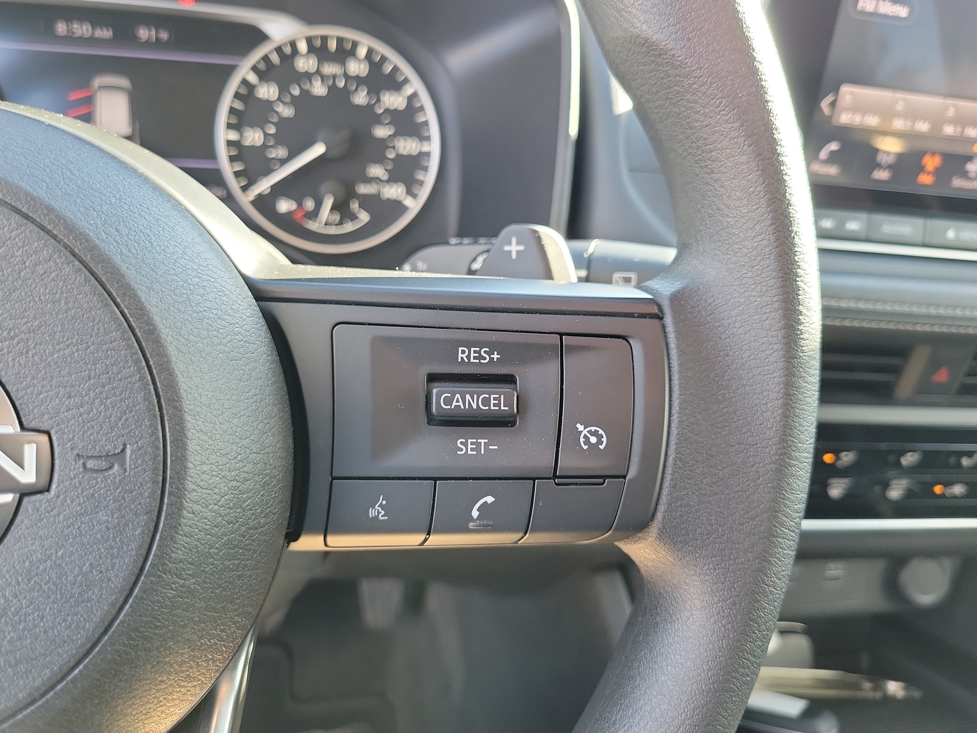Used 2023 Nissan Rogue S FWD image 7