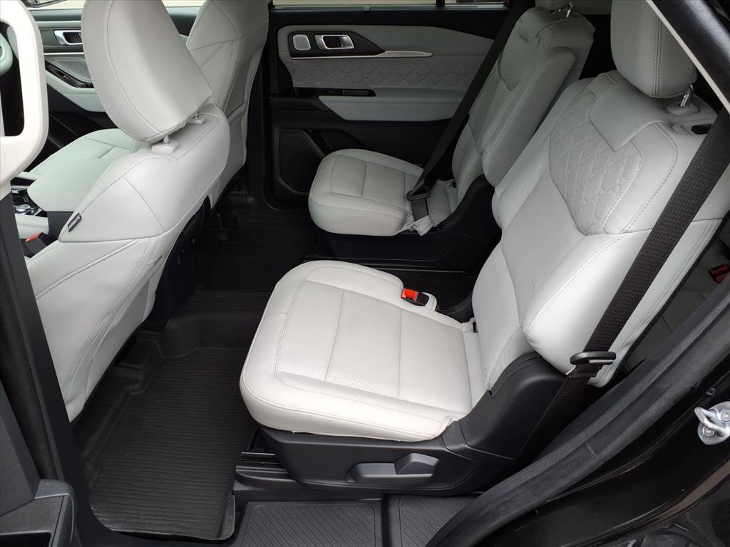 Certified 2025 Ford Explorer Platinum w/ LUX Leather Package AWD/4WD image 5