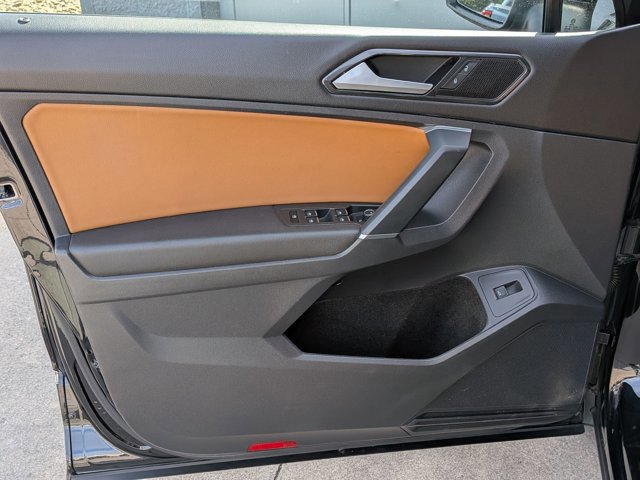 Used 2018 Volkswagen Tiguan SEL w/ R-Line Package image 12