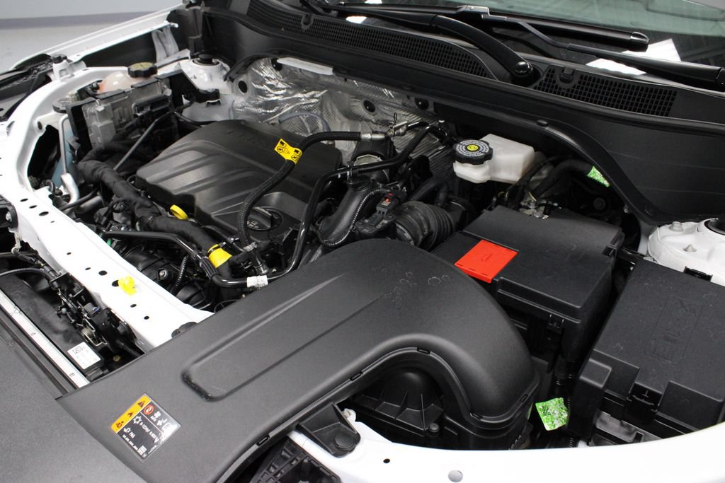 Used 2024 Chevrolet Trax RS w/ Sunroof Package FWD image 12