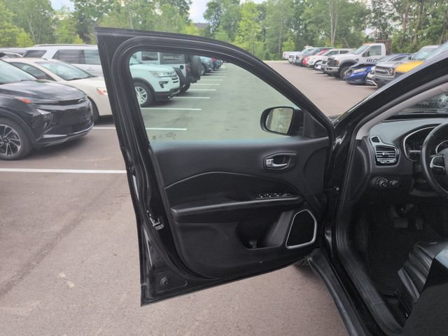 Used 2019 Jeep Compass Latitude FWD image 26
