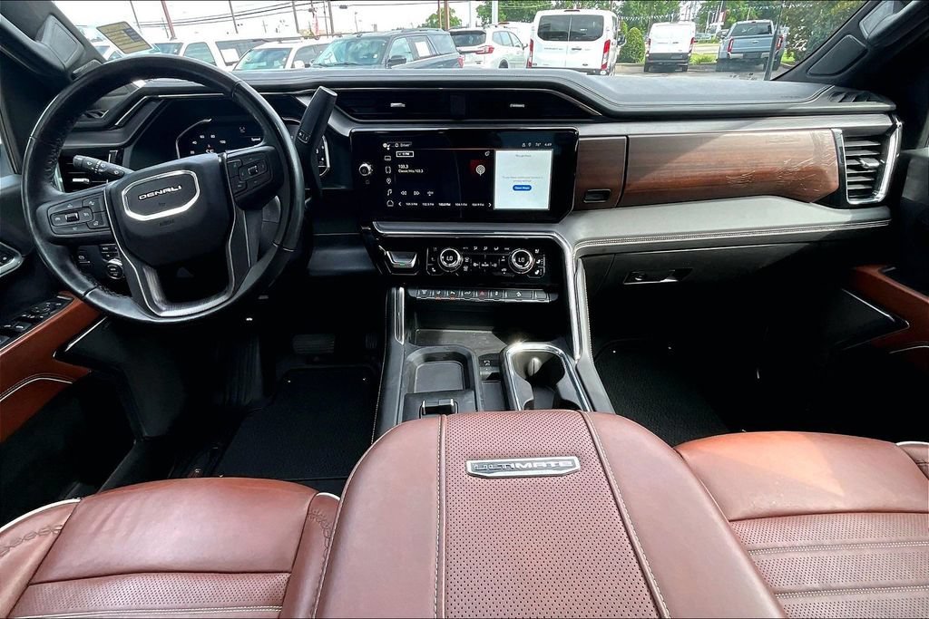 Used 2024 GMC Sierra 2500 Denali Ultimate AWD/4WD image 11