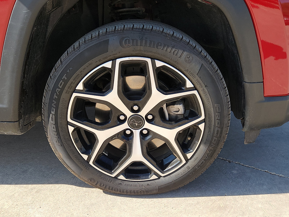 Used 2025 Jeep Compass Limited AWD/4WD image 8