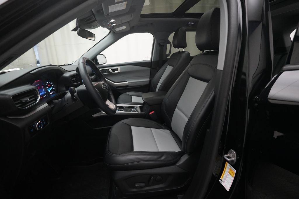 Certified 2023 Ford Explorer XLT w/ Equipment Group 202A AWD/4WD image 7
