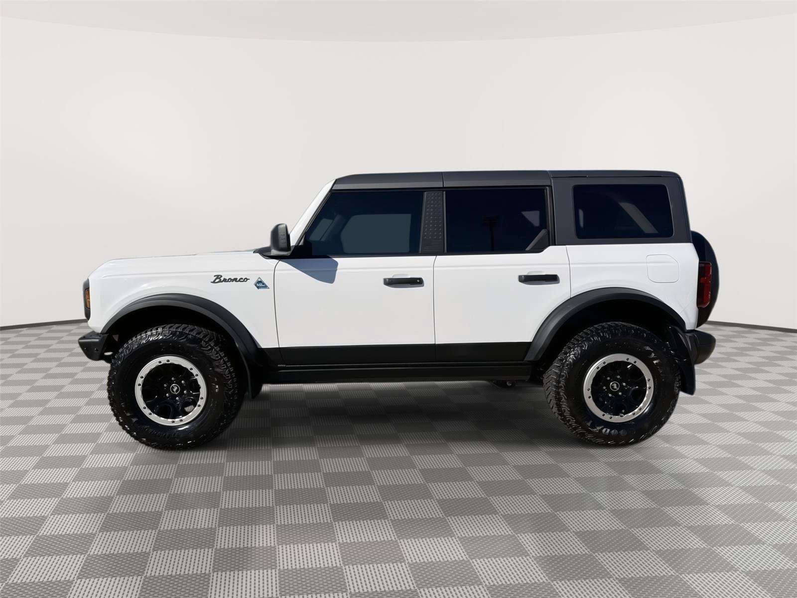 Certified 2023 Ford Bronco Black Diamond w/ Sasquatch Package AWD/4WD image 2