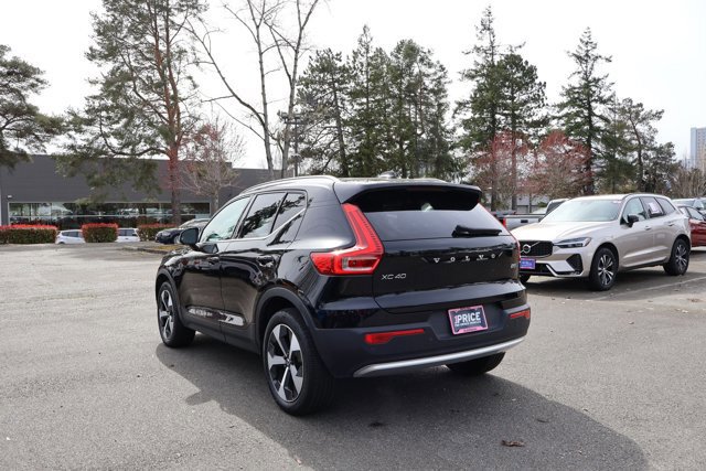 Used 2025 Volvo XC40 B5 Plus image 5
