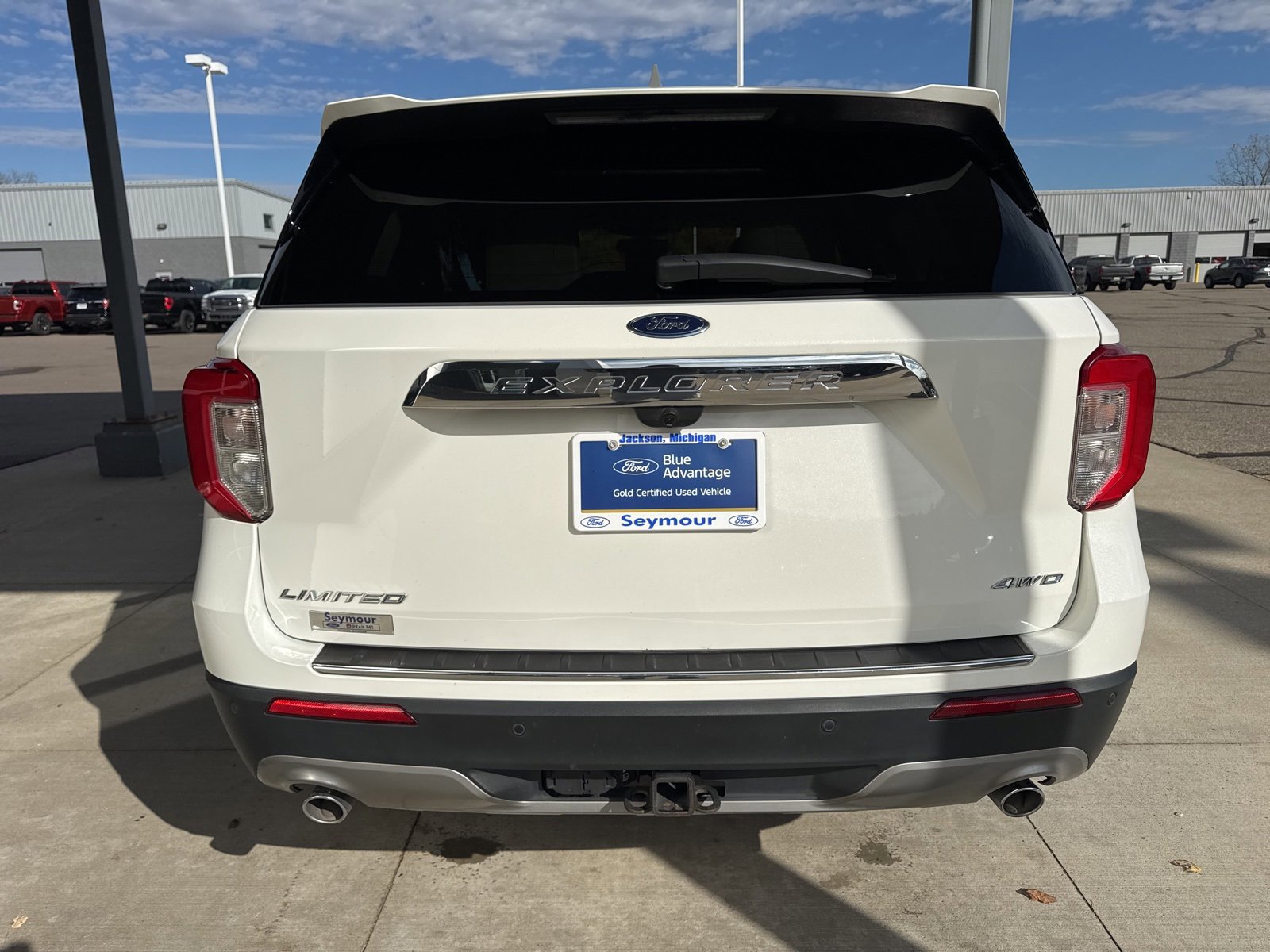 Certified 2022 Ford Explorer Limited w/ Limited Technology Package image 3