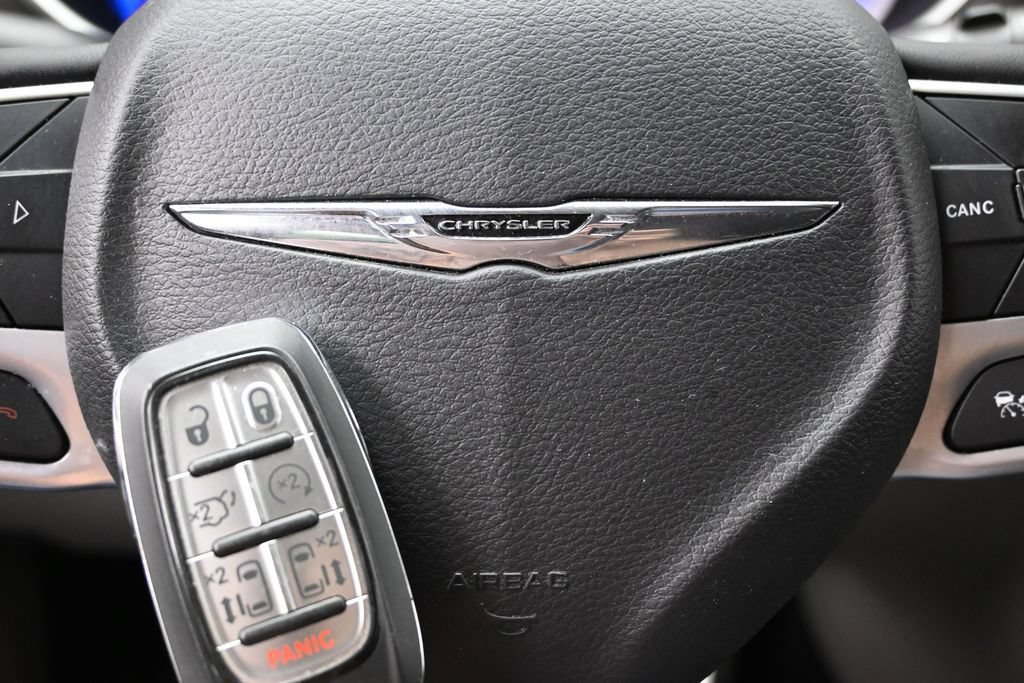 Used 2024 Chrysler Pacifica Touring-L FWD image 43