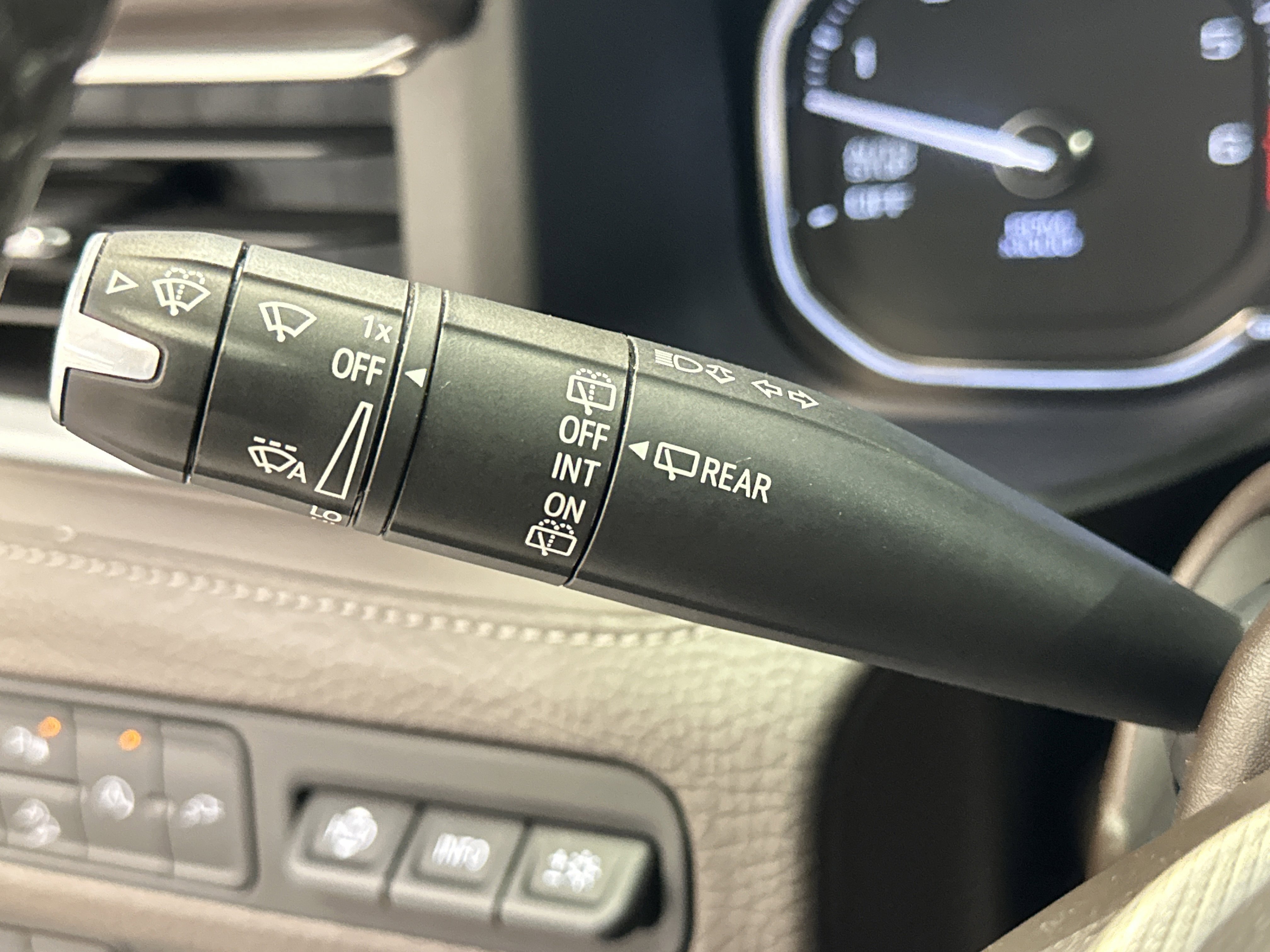 Used 2021 GMC Yukon Denali w/ Denali Premium Package image 39