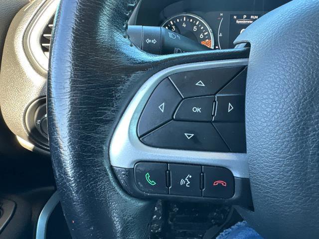 Used 2020 Jeep Renegade Latitude w/ Cold Weather Group image 19