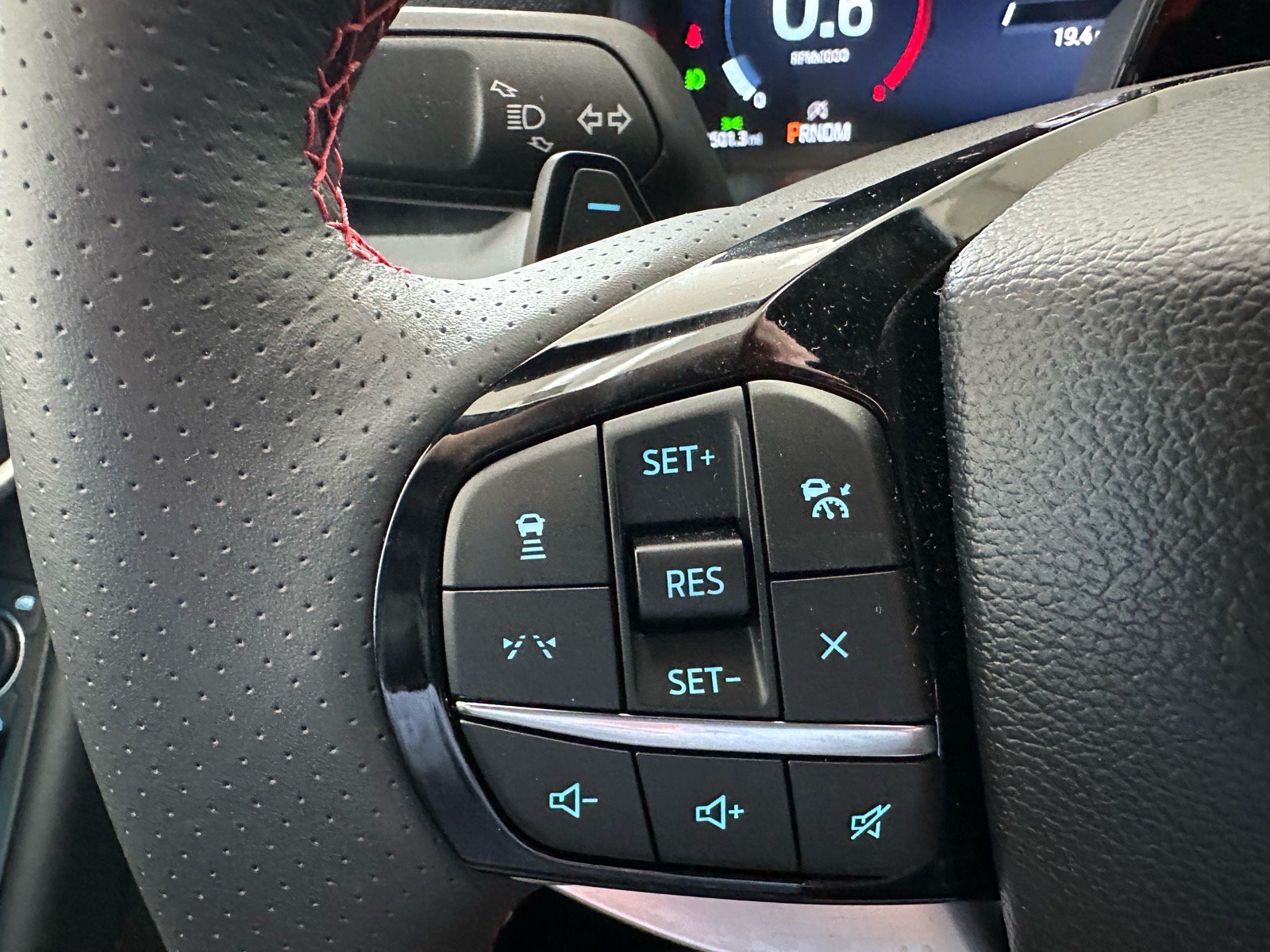 Certified 2025 Ford Explorer ST RWD image 39