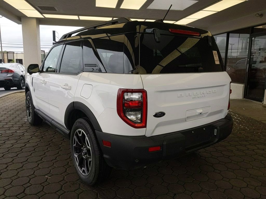 Certified 2025 Ford Bronco Sport Outer Banks w/ Outer Banks Tech Package+ AWD/4WD image 8