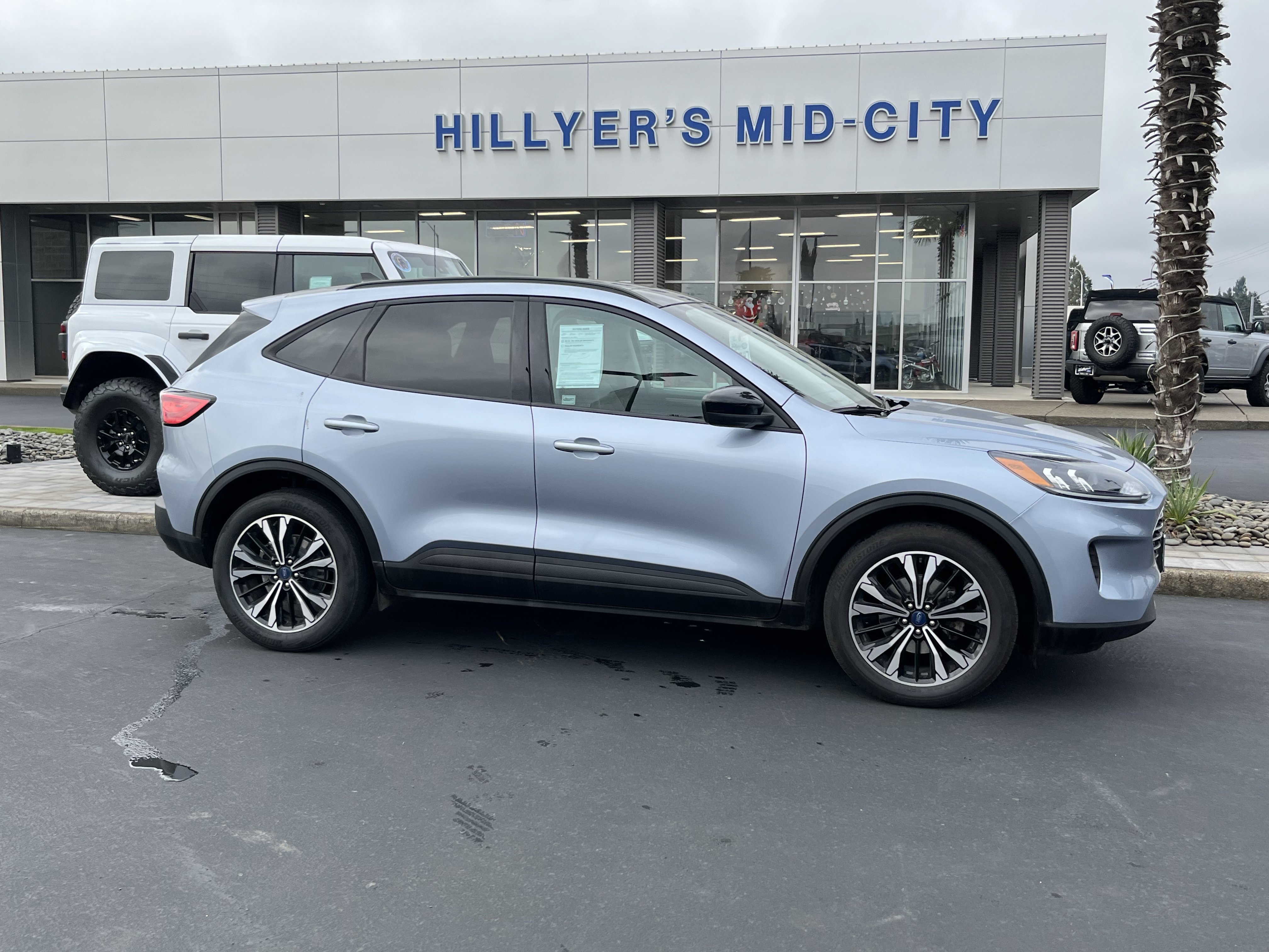 Certified 2022 Ford Escape SE w/ SE Sport Appearance Package image 2