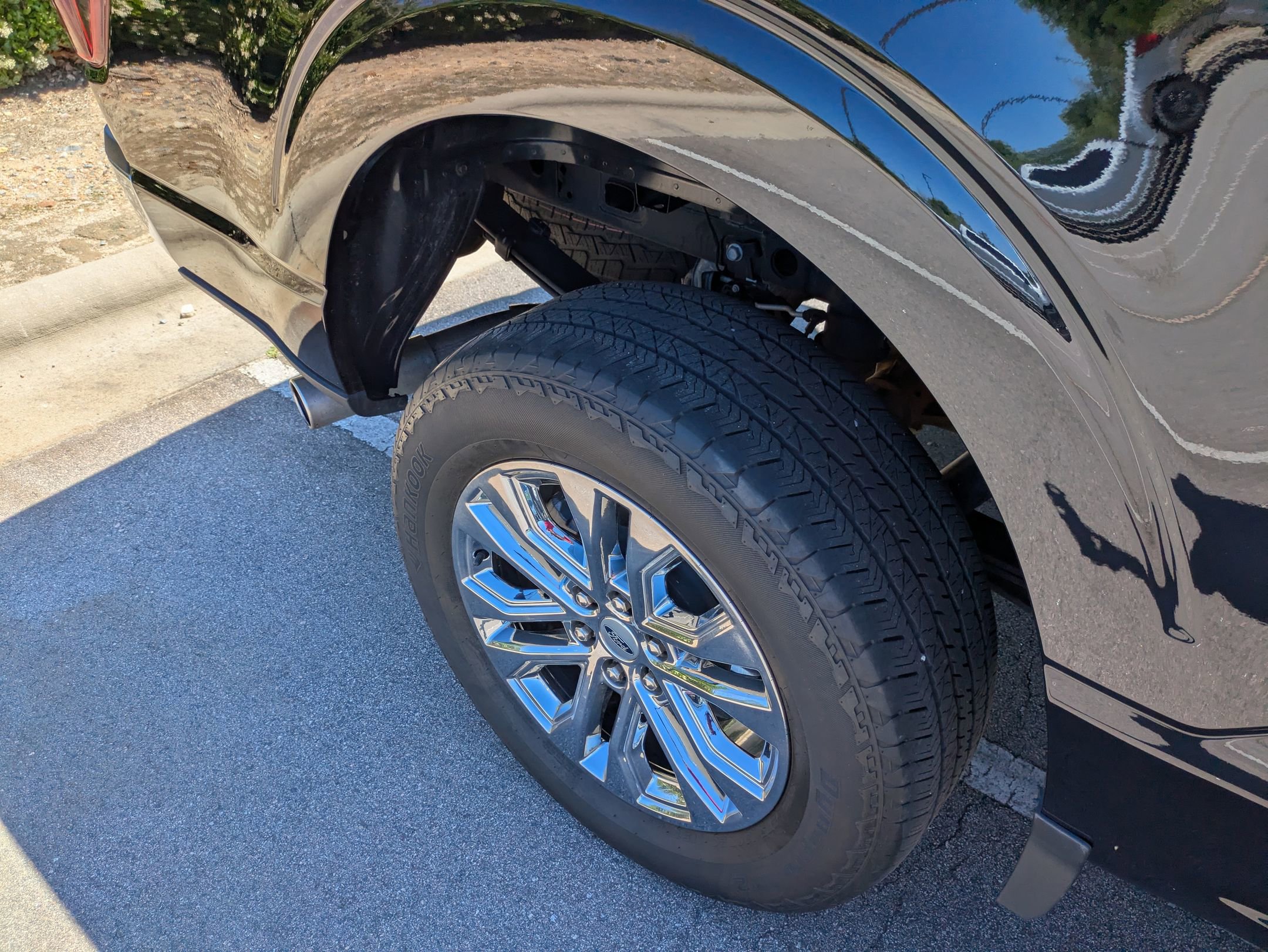 Certified 2024 Ford F150 Lariat w/ FX4 Off-Road Package AWD/4WD image 41