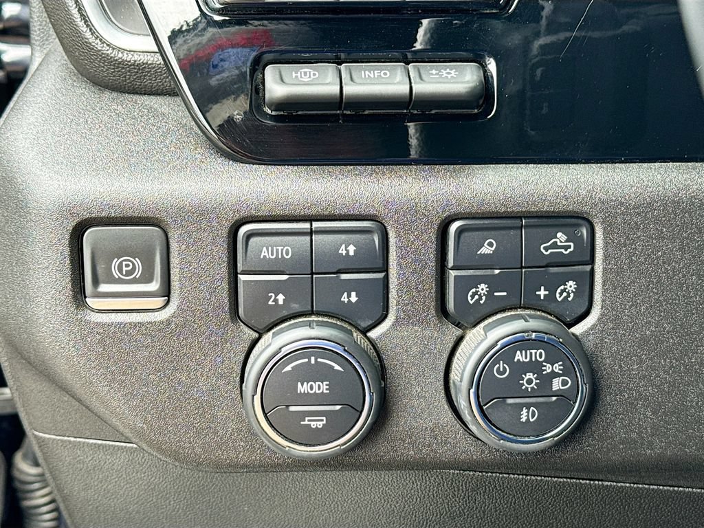 Used 2023 Chevrolet Silverado 1500 High Country w/ Technology Package AWD/4WD image 10