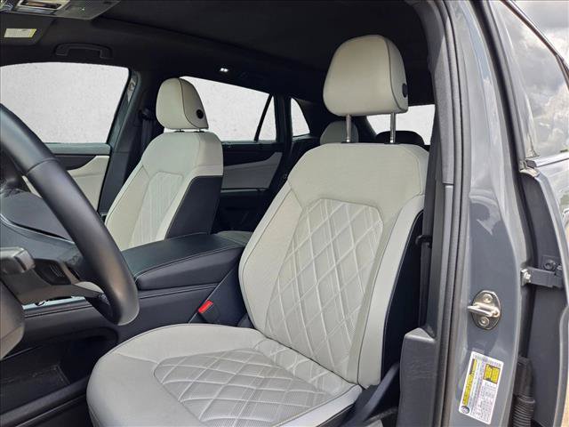 Used 2024 Volkswagen Atlas Cross Sport SEL Premium R-Line AWD/4WD image 18