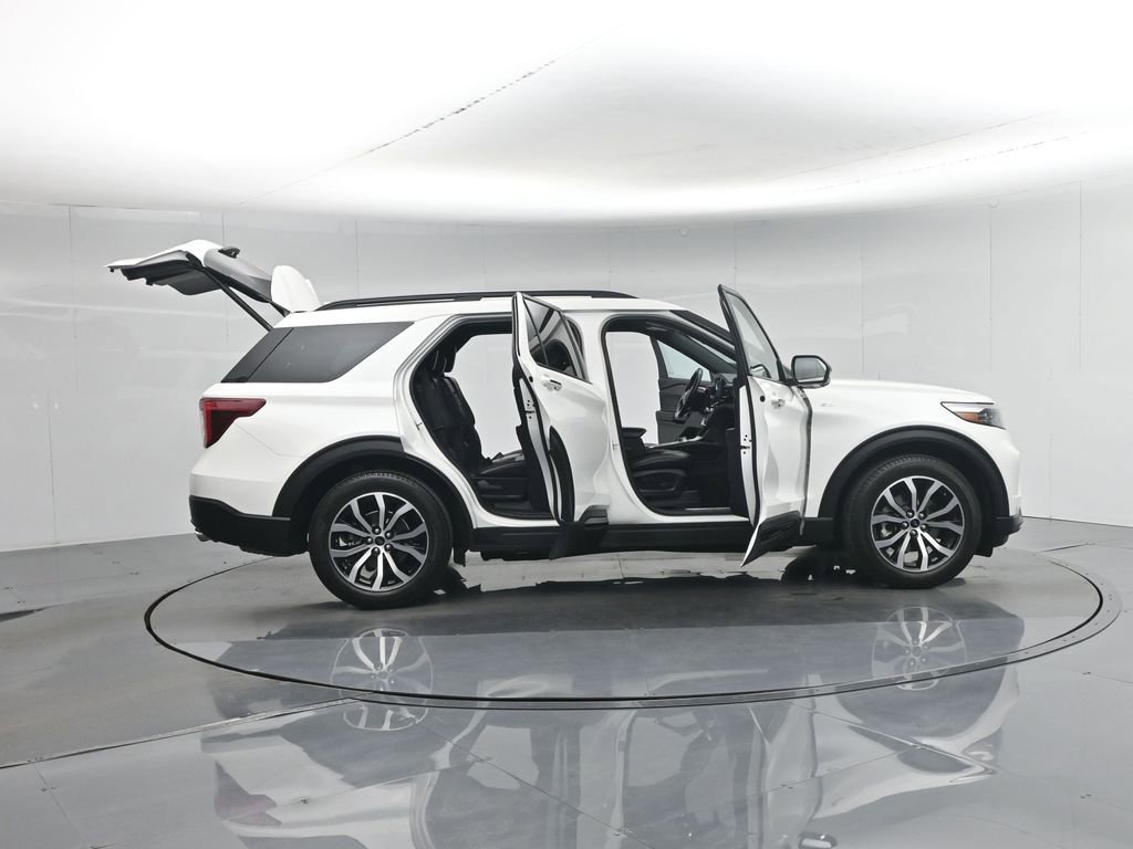Certified 2022 Ford Explorer ST-Line RWD image 5