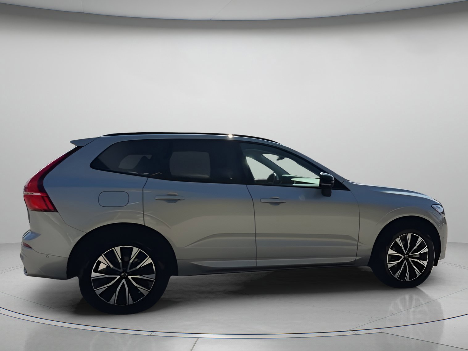 Used 2025 Volvo XC60 B5 Plus image 24