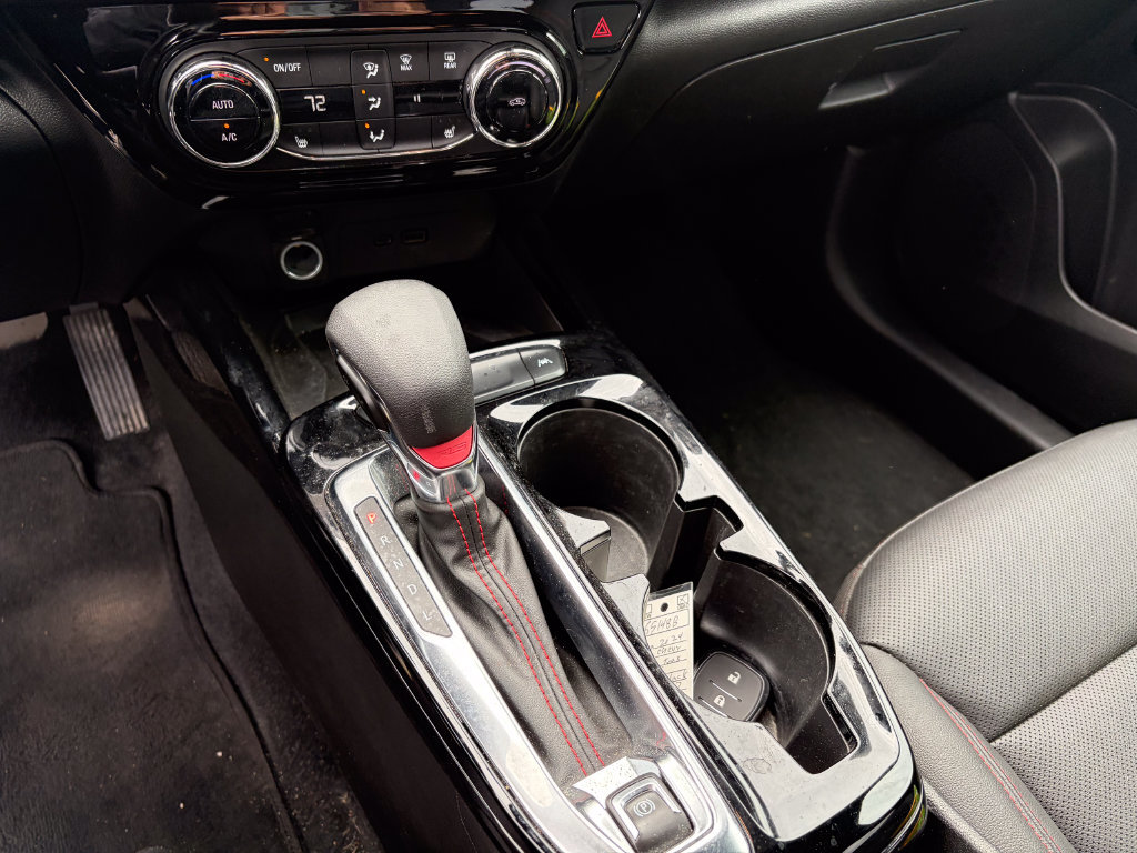 Used 2024 Chevrolet Trax RS w/ Sunroof Package FWD image 20