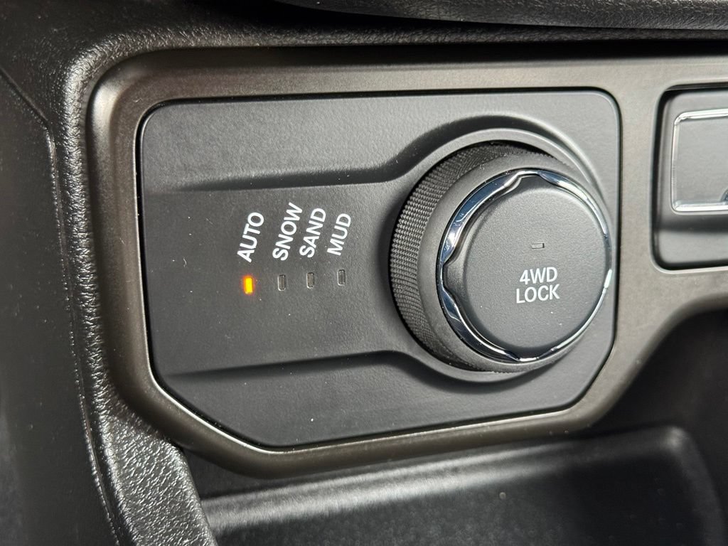 Used 2021 Jeep Renegade Latitude AWD/4WD image 39