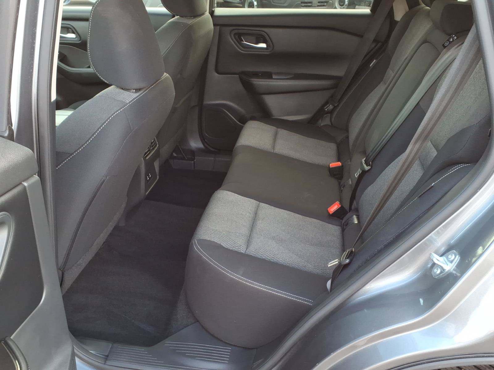 Used 2025 Nissan Rogue SV FWD image 17