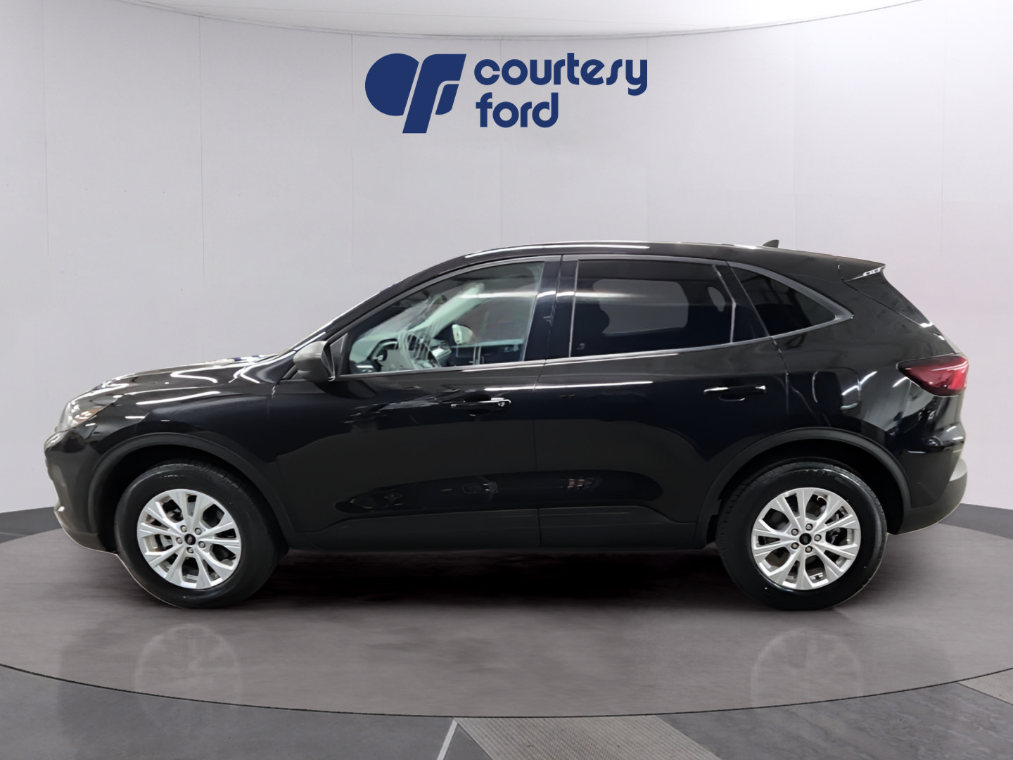 Certified 2025 Ford Escape Active w/ Tech Pack #1 AWD/4WD image 4