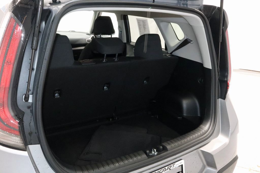 Used 2025 Kia Soul LX image 12