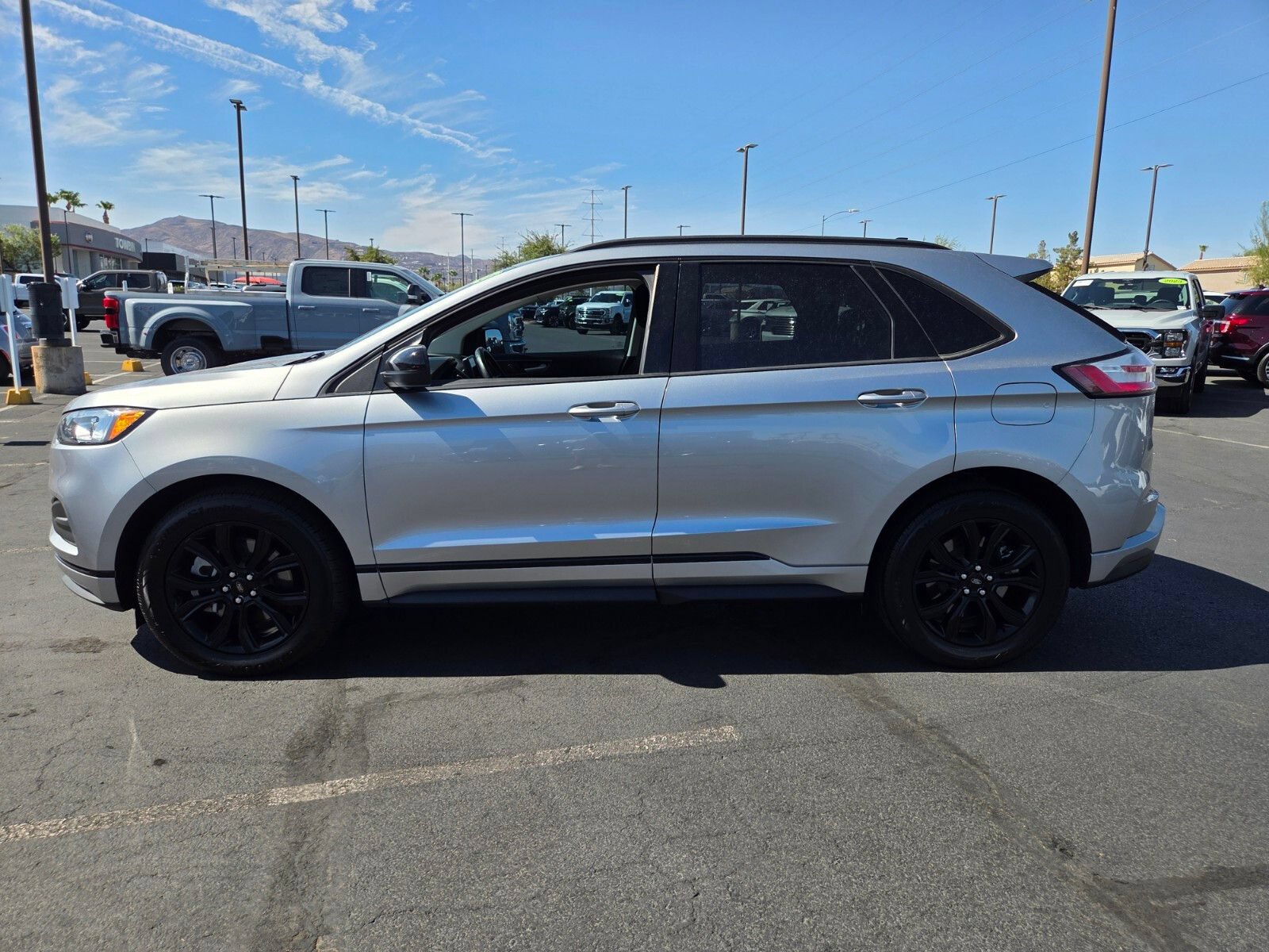 Certified 2023 Ford Edge SE w/ Black Appearance Package AWD/4WD image 3