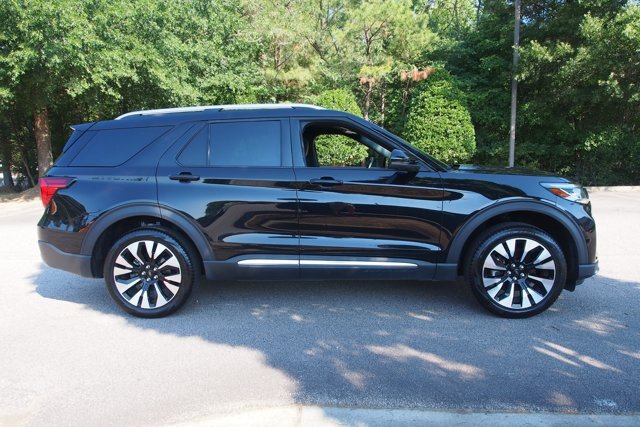 Certified 2025 Ford Explorer Platinum w/ LUX Leather Package AWD/4WD image 8