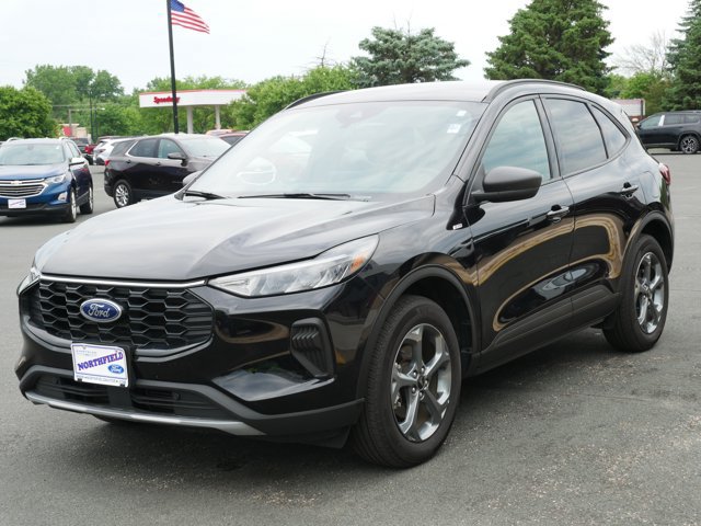 Certified 2025 Ford Escape ST-Line AWD/4WD image 4