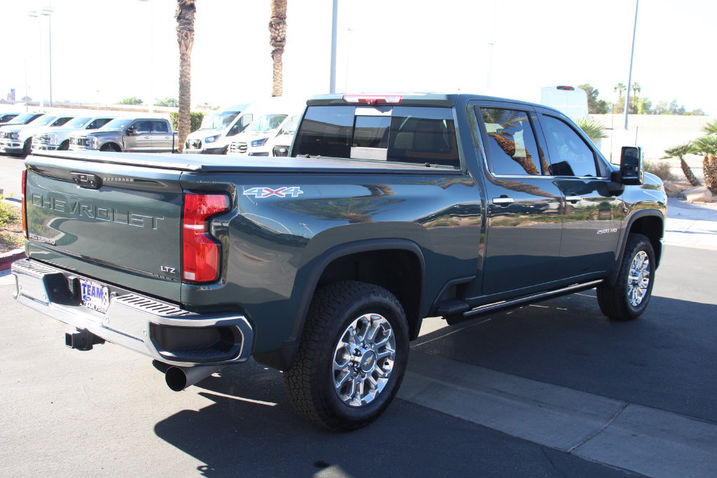 Used 2025 Chevrolet Silverado 2500 LTZ w/ LTZ Premium Package AWD/4WD image 8