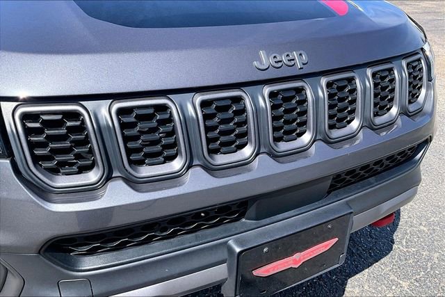 Used 2024 Jeep Compass Trailhawk w/ Trailhawk Elite Group AWD/4WD image 31