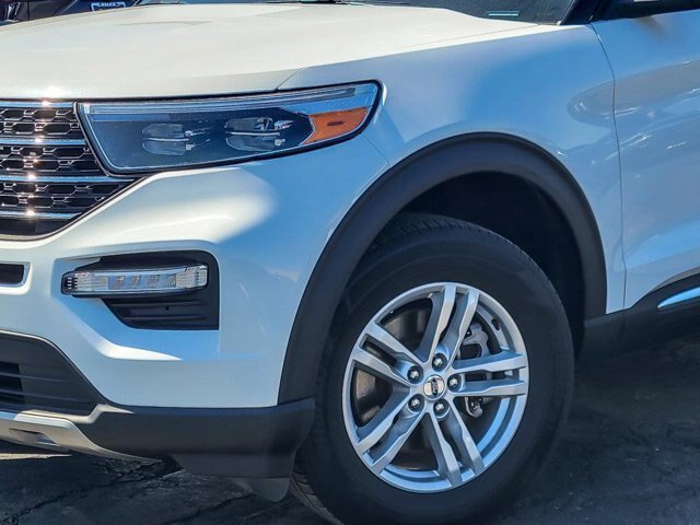 Certified 2023 Ford Explorer XLT w/ Equipment Group 202A AWD/4WD image 4