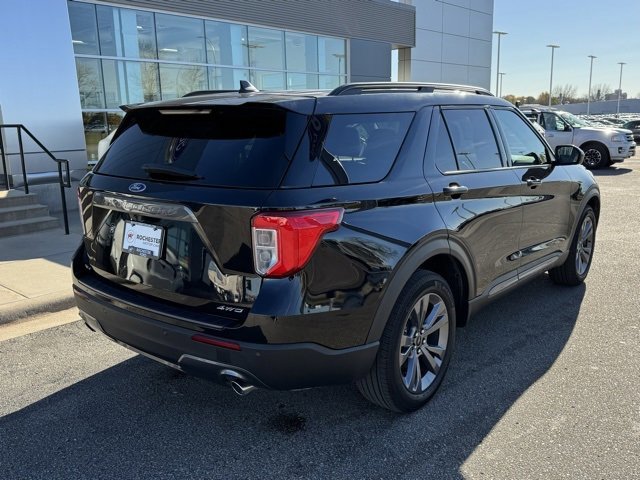 Certified 2022 Ford Explorer XLT w/ Equipment Group 202A image 3