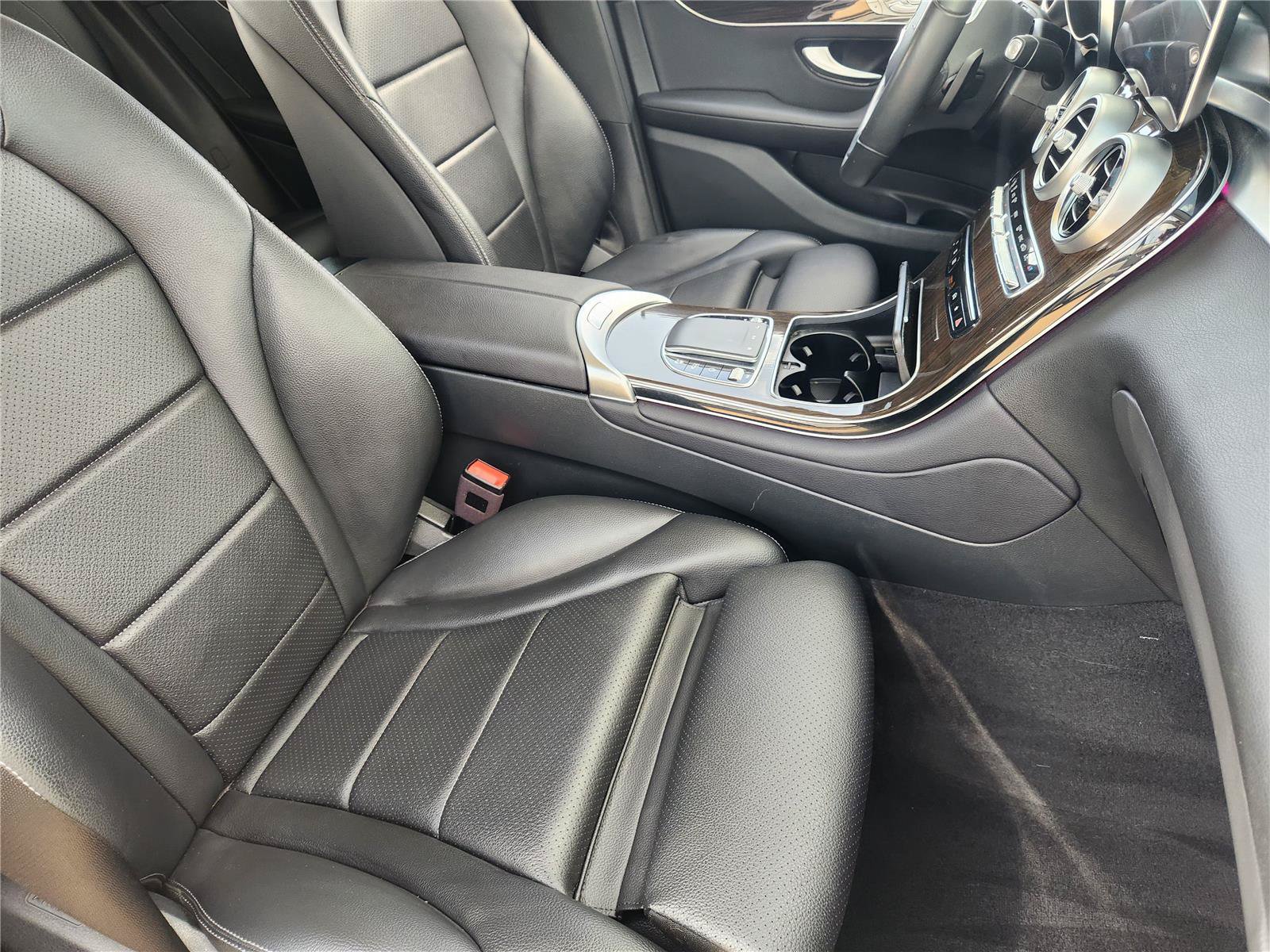 Used 2021 Mercedes-Benz GLC 300 4MATIC image 13