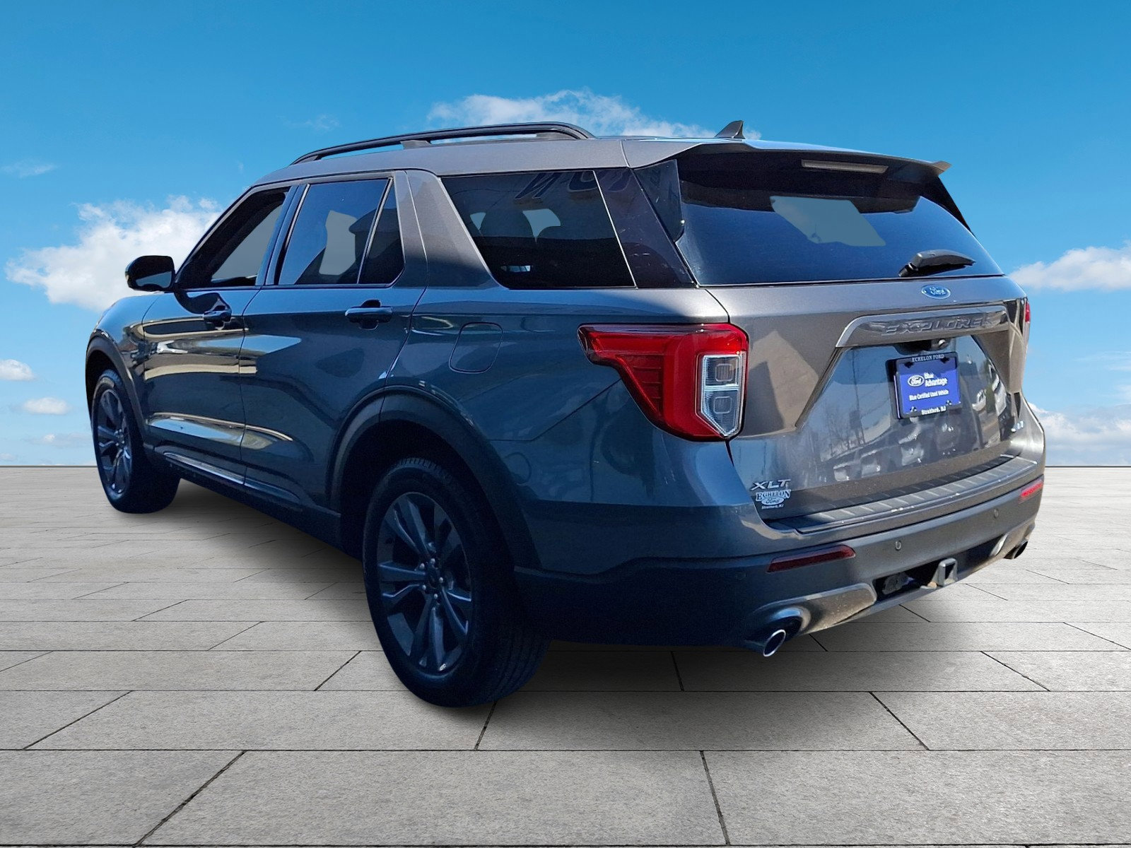 Certified 2023 Ford Explorer XLT w/ Equipment Group 202A AWD/4WD image 2