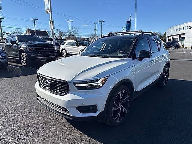 Used 2022 Volvo XC40 T5 R-Design w/ Advanced Package image 8