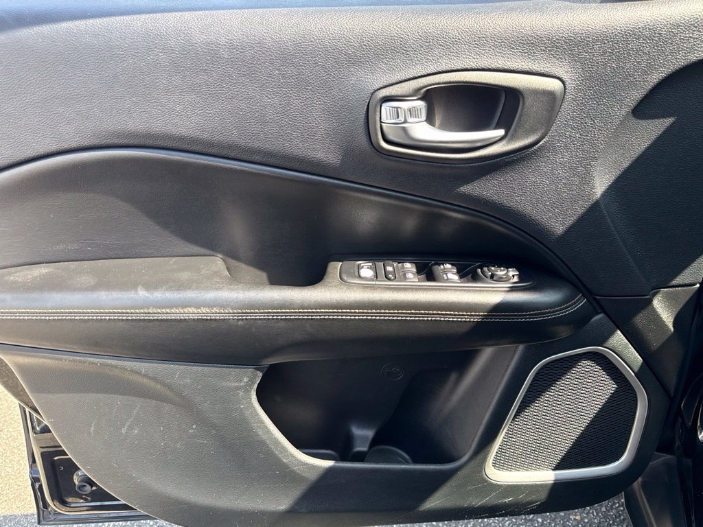Used 2018 Jeep Compass Latitude w/ Popular Equipment Group FWD image 21