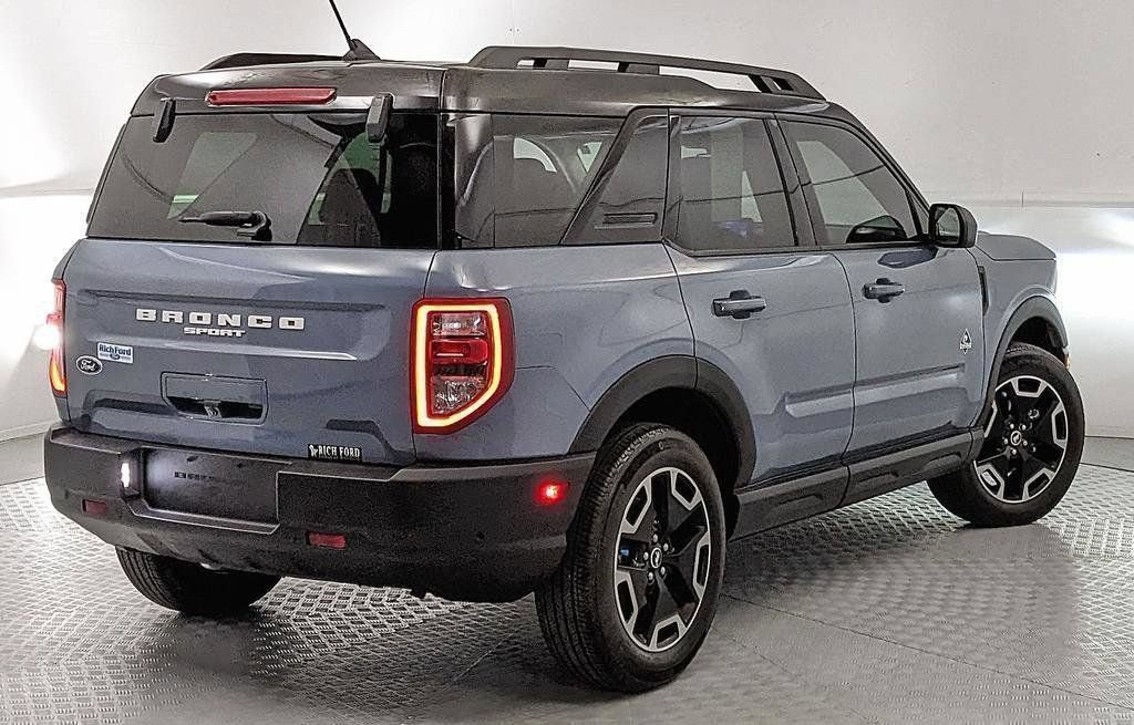Certified 2024 Ford Bronco Sport Outer Banks w/ Tech Package AWD/4WD image 3